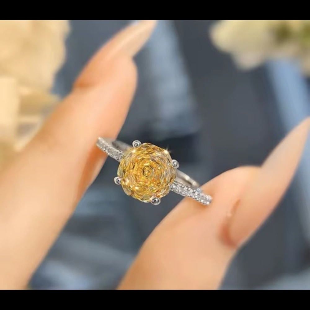 18K white Gold amber shaded round cut  ring with swarovski elements